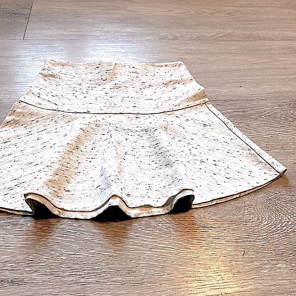 ARITZIA • WILFRED • Mini Skirt • Size 6 • Cream Speckled - Picture 16 of 16